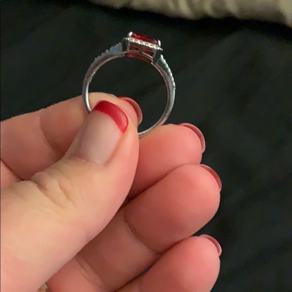 Ruby ring - Picture 2 of 3